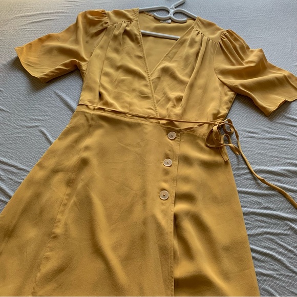 Aritzia Wilfred Mirabelle midi dress in Cairo yellow NWOT fits sz small - Picture 2 of 6